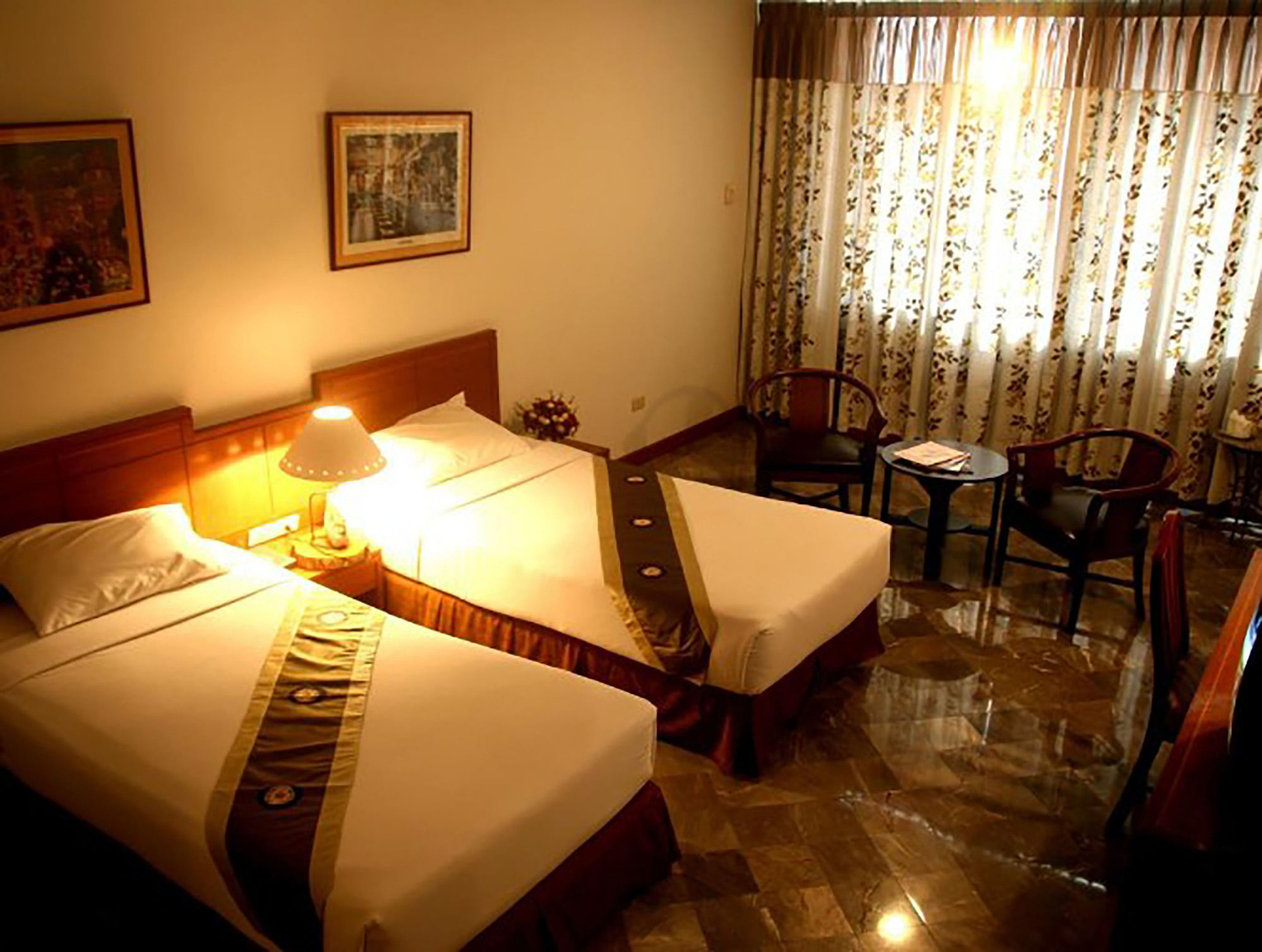 Фото Royal Lanna Hotel