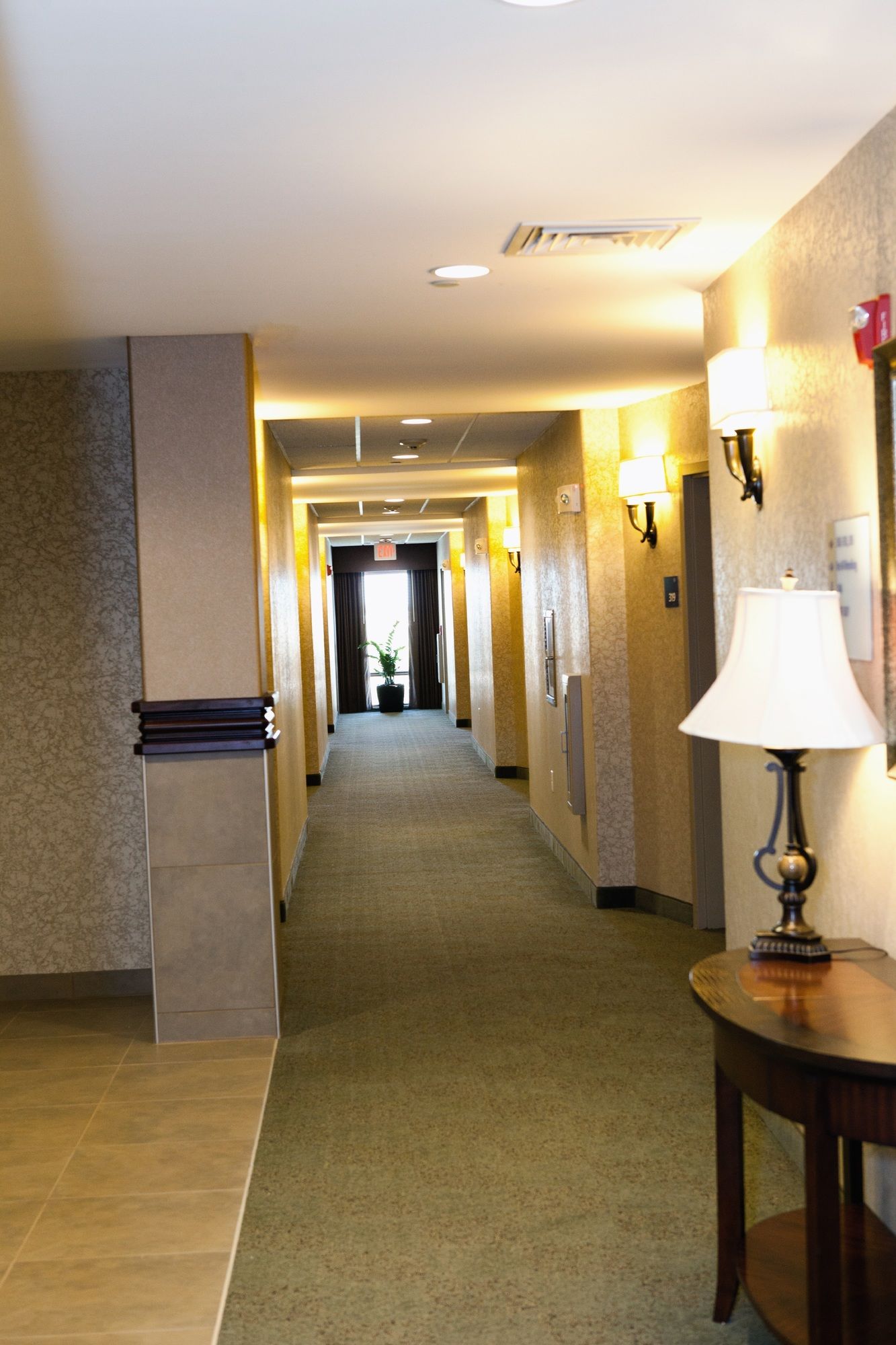 Фото Holiday Inn Express and Suites Springfield Medical District, an Ihg Hotel