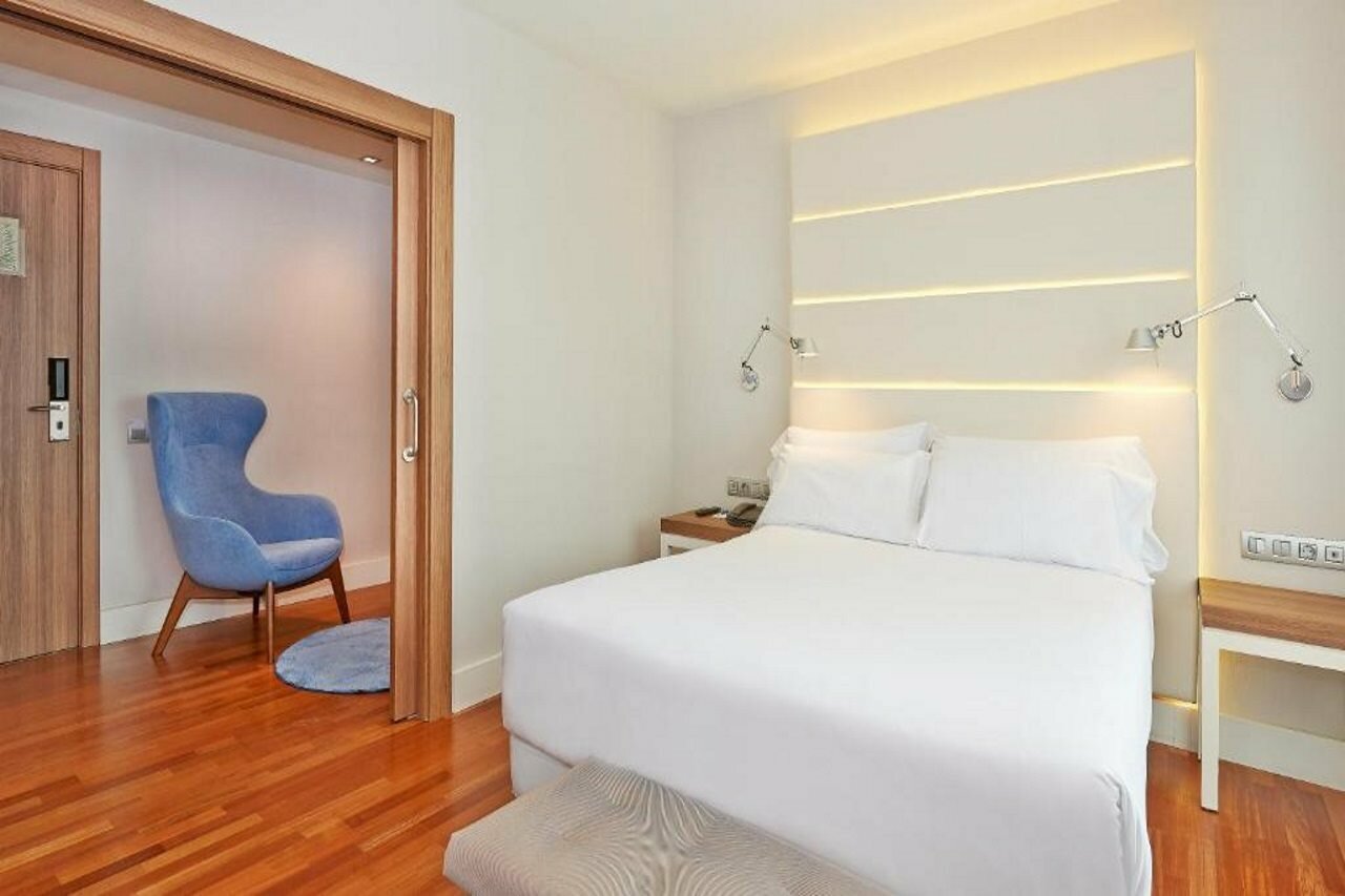Фото Nh Barcelona Les Corts