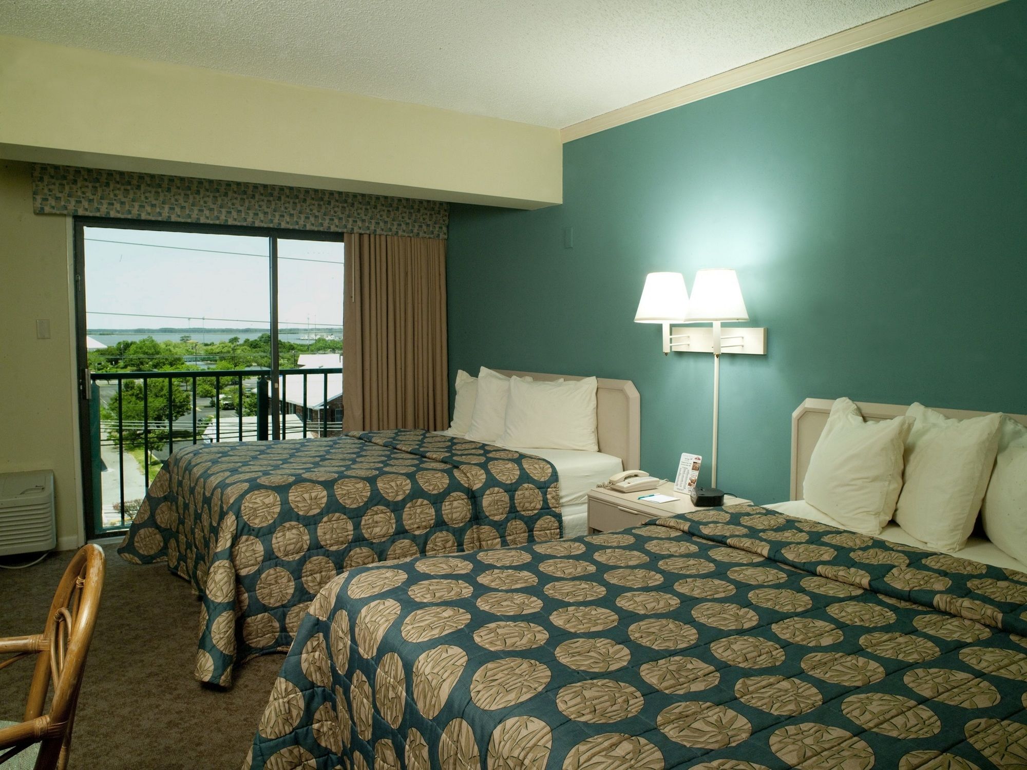 Фото Cayman Suites Hotel