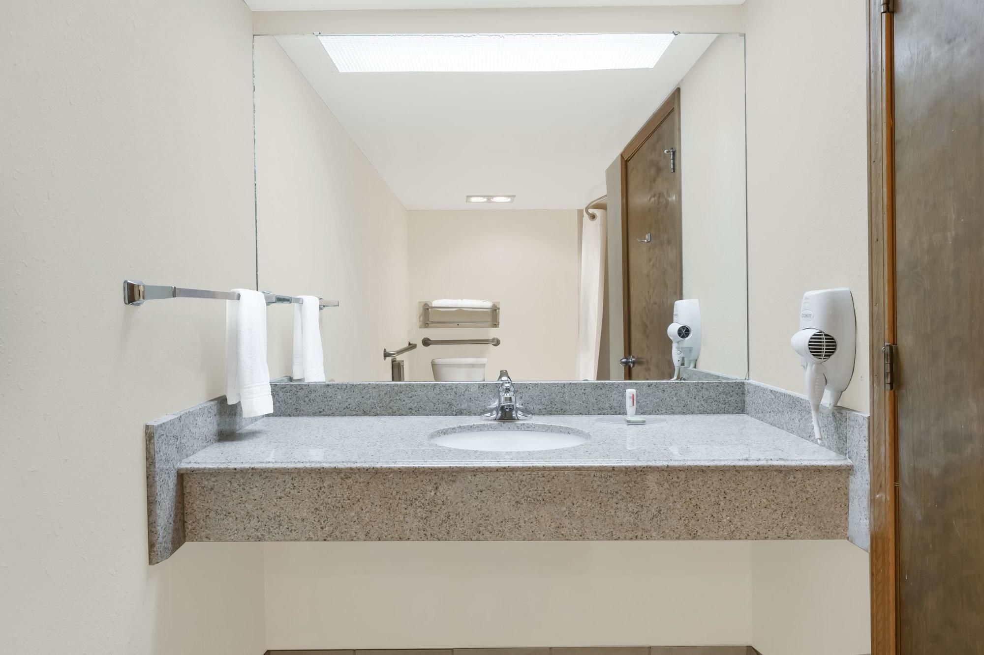 Фото Super 8 by Wyndham North Little Rock/McCain