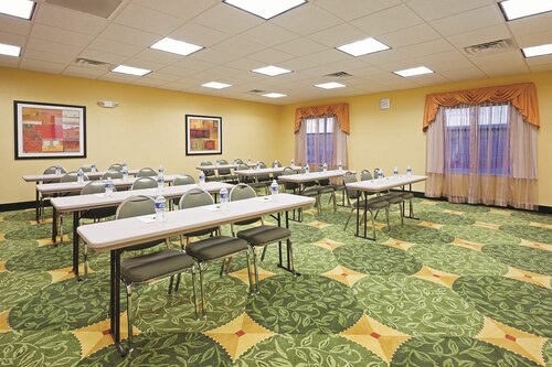 Гостиница La Quinta Inn & Suites by Wyndham Pasadena North в Пасадине