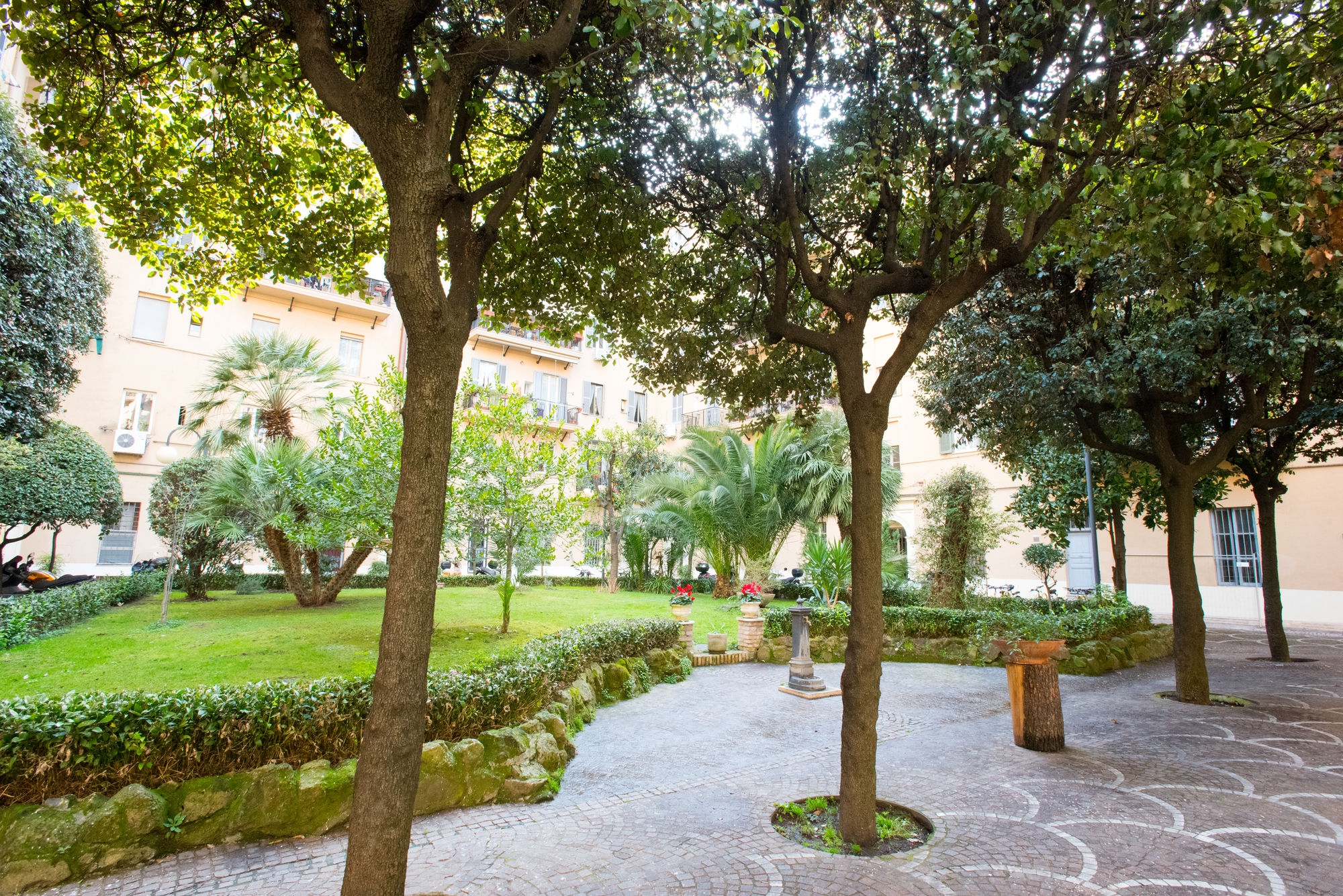 Фото отеля 2