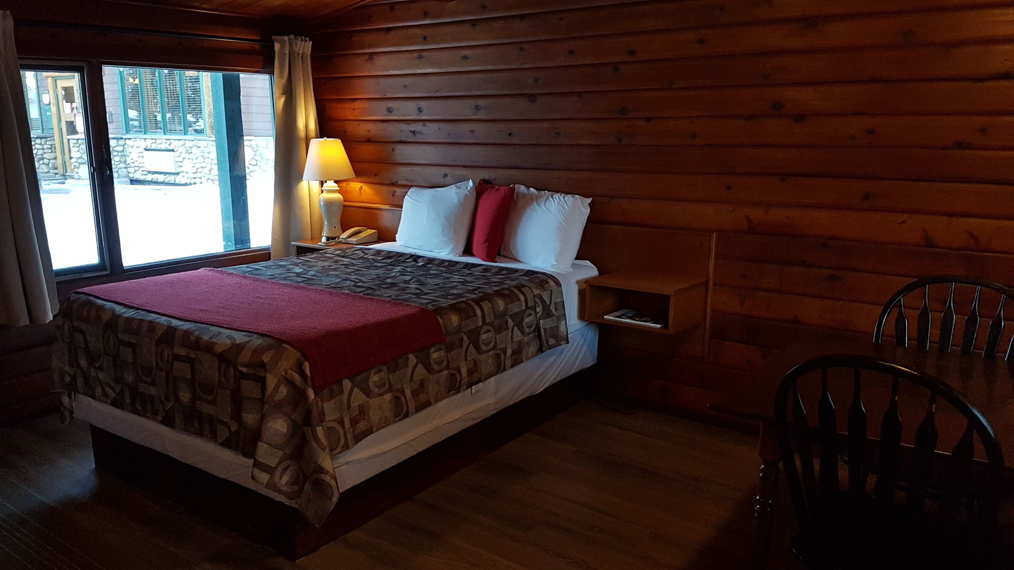 Фото Rundle Mountain Lodge