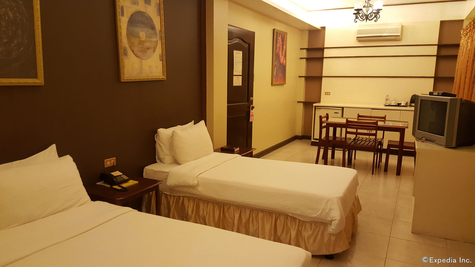 Фото Dumaguete Royal Suite Inn