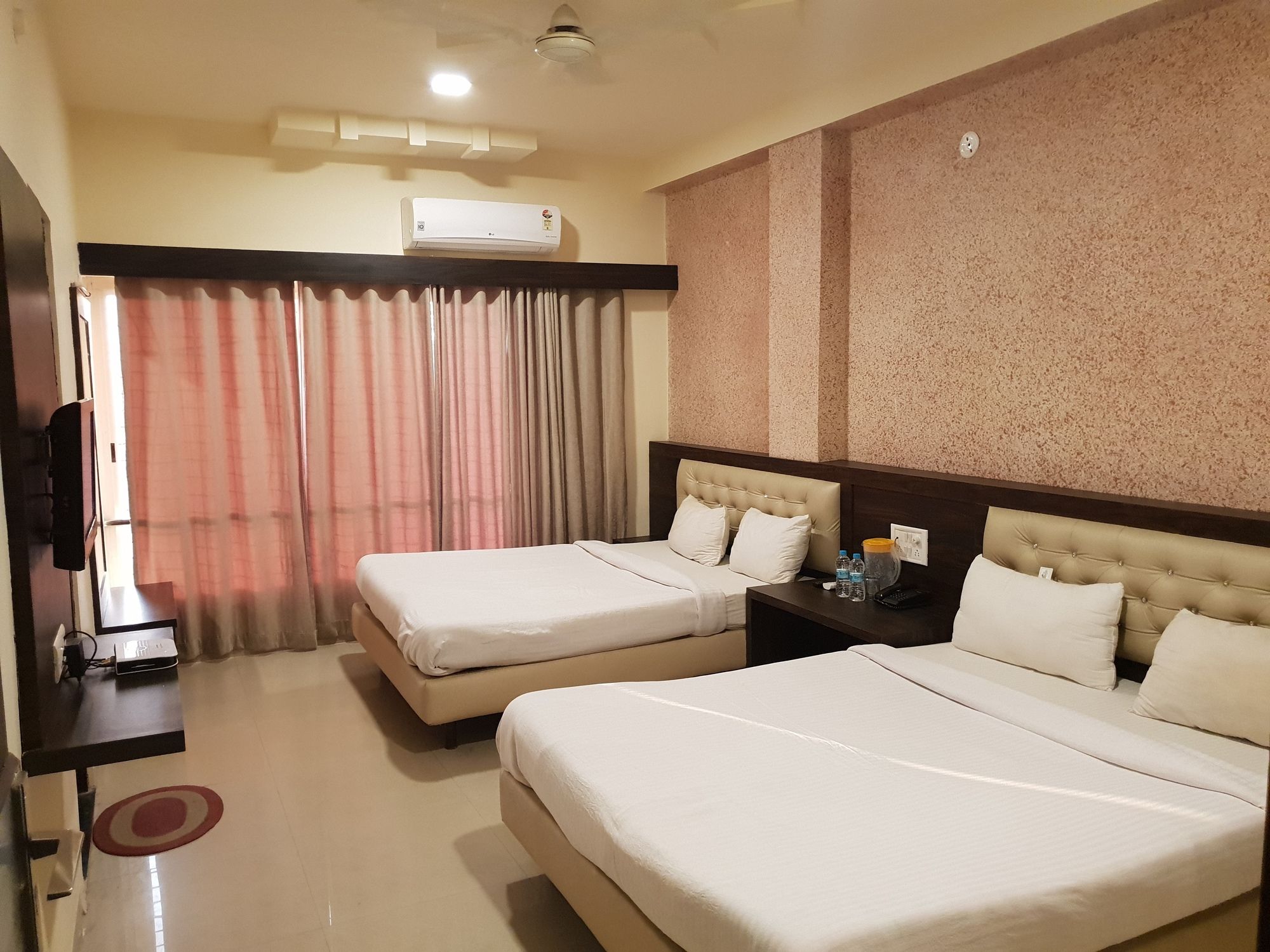 Фото Hotel Mittal Avenue & Paradise