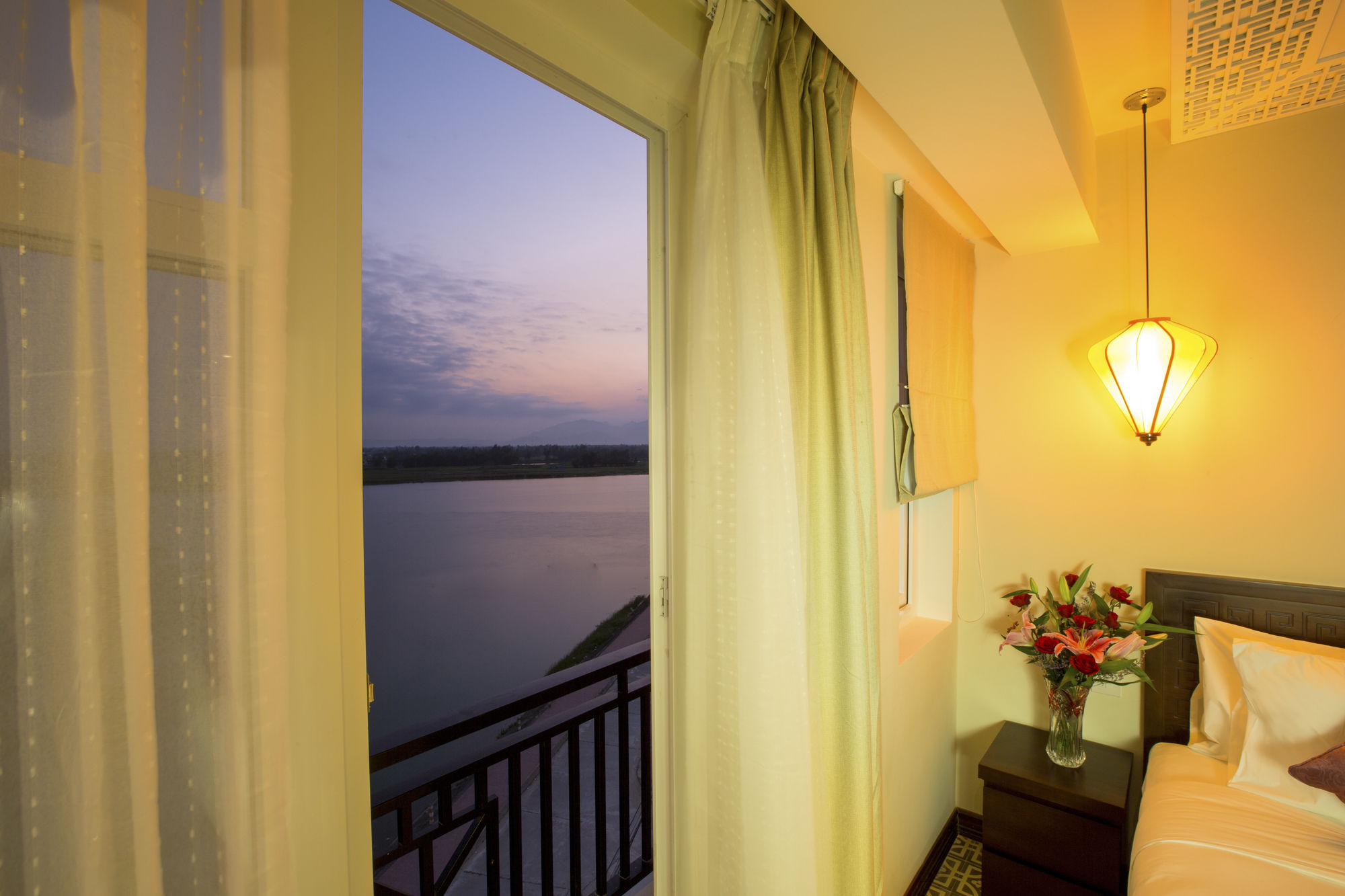 Фото Royal Riverside Hoi An Hotel