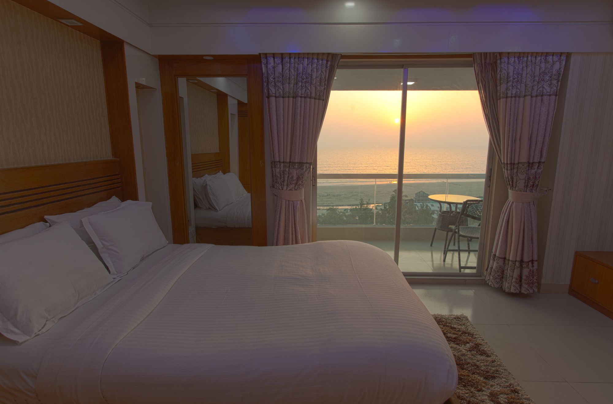 Фото Neeshorgo Hotel And Resort Ltd