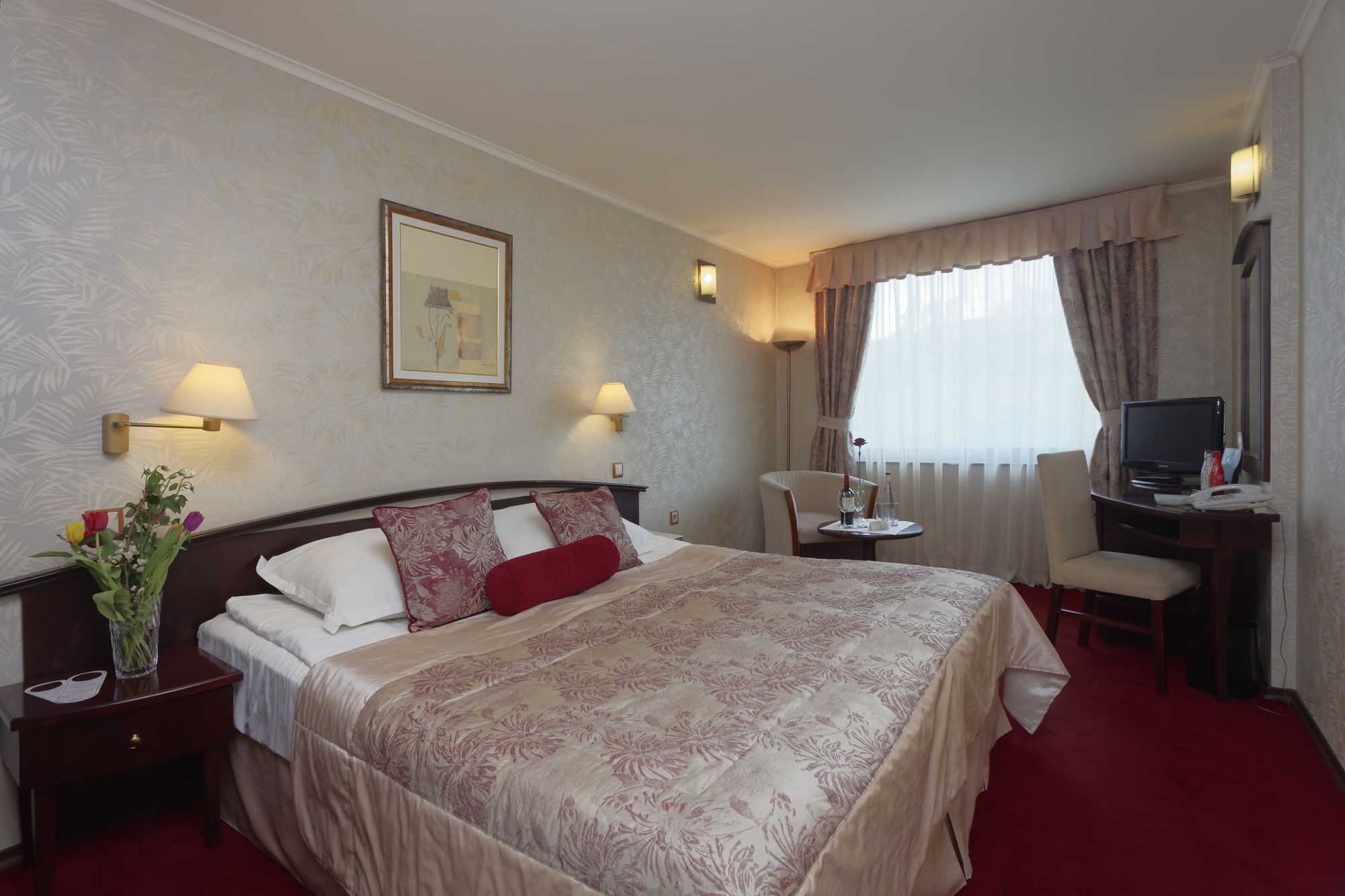 Фото Hotel Capitol