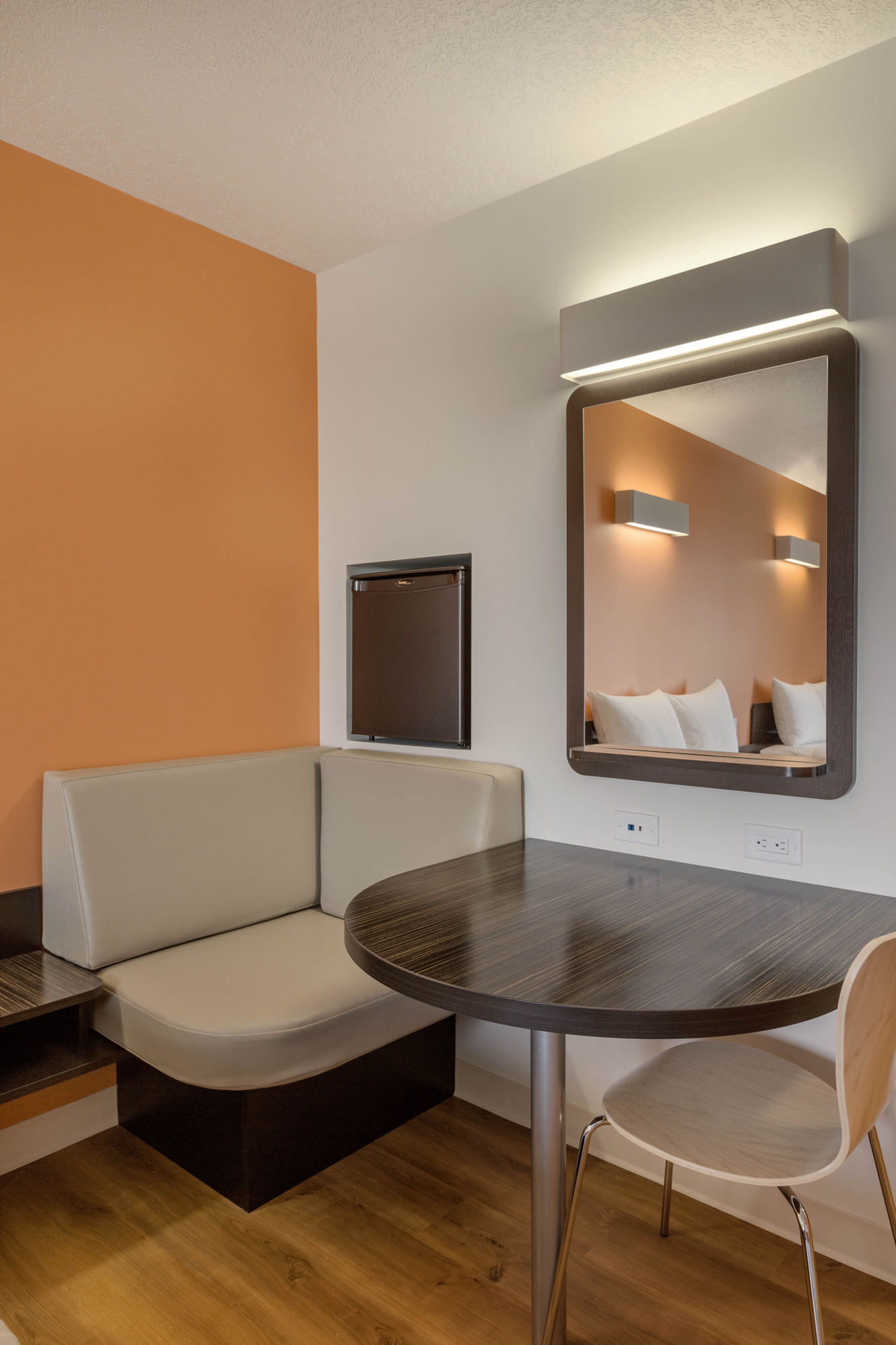 Фото Motel 6 Airdrie, Ab