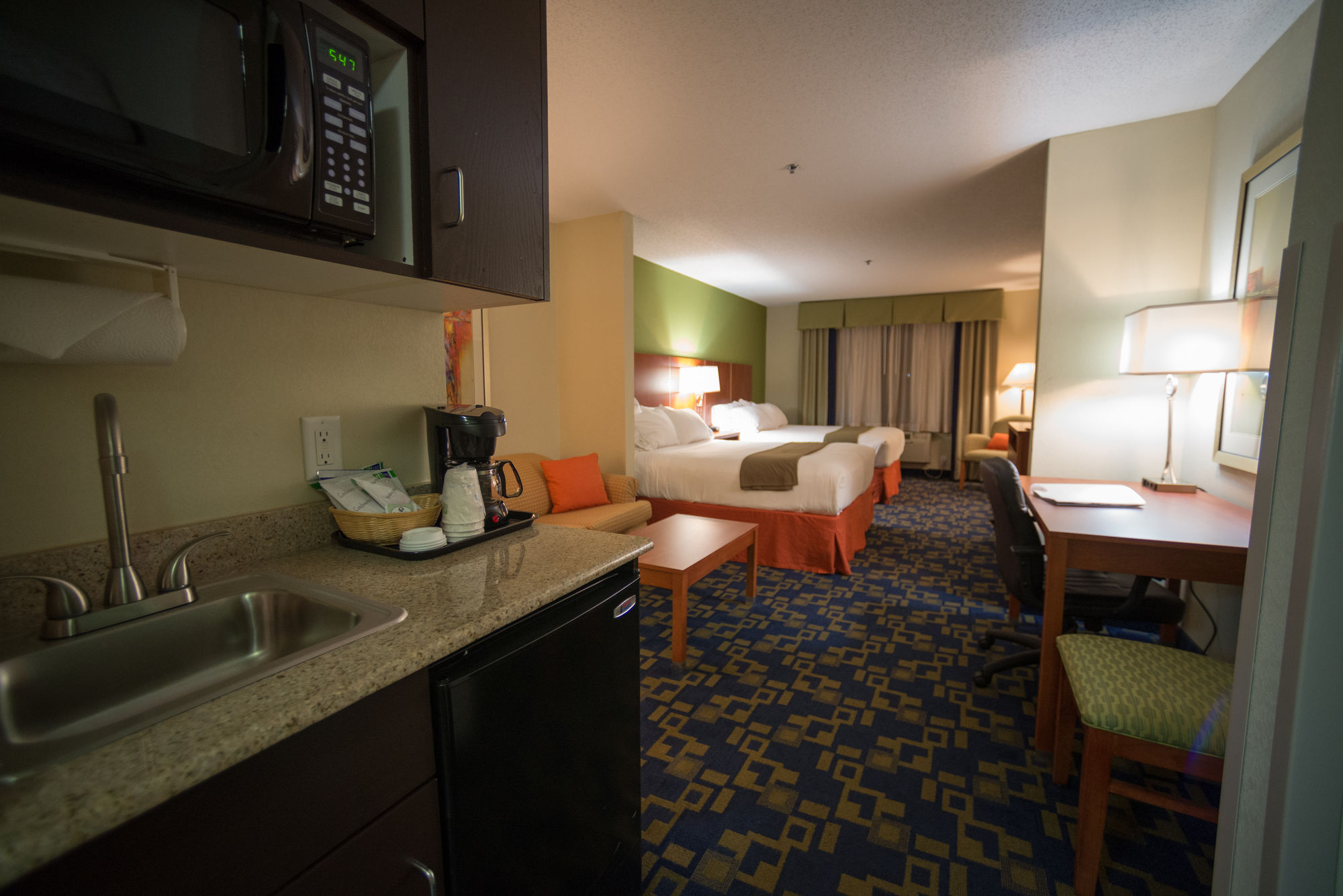 Фото Holiday Inn Express & Suites Raleigh North - Wake Forest, an Ihg Hotel
