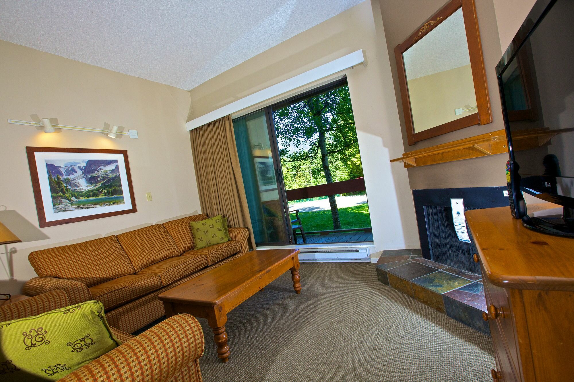 Фото Tantalus Resort Lodge