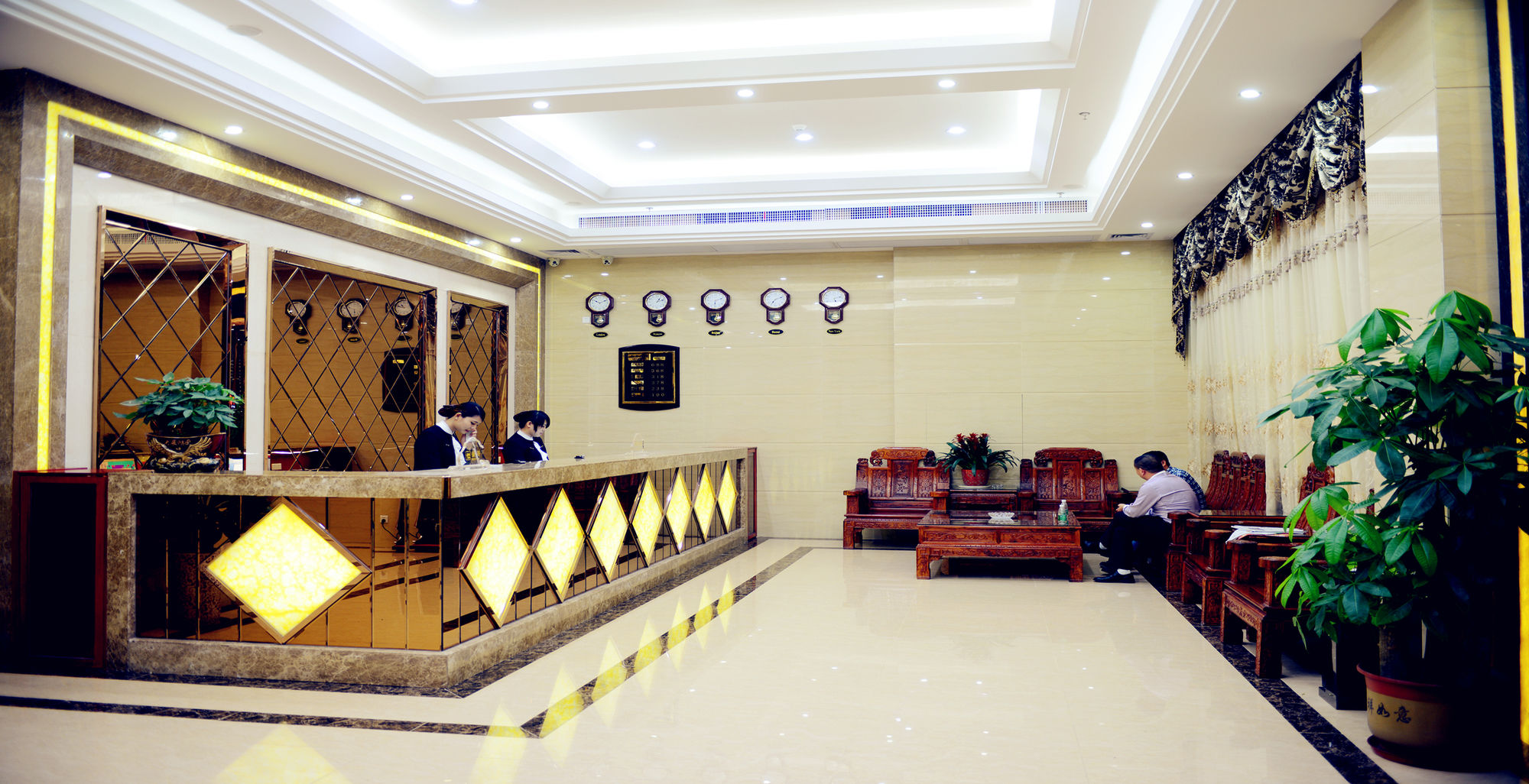 Фото Guangzhou JunYe International Hotel