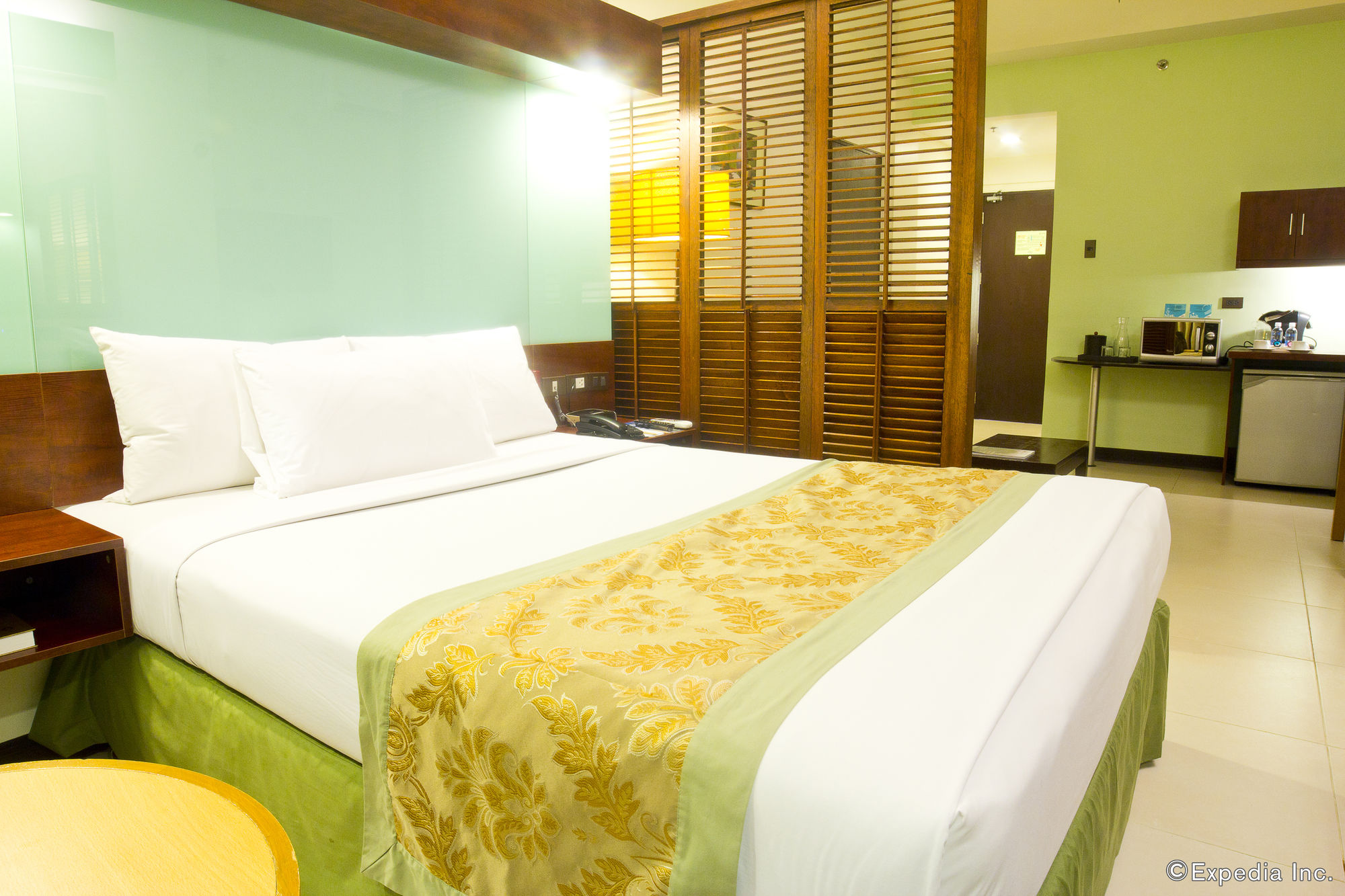 Фото Microtel by Wyndham Mall of Asia