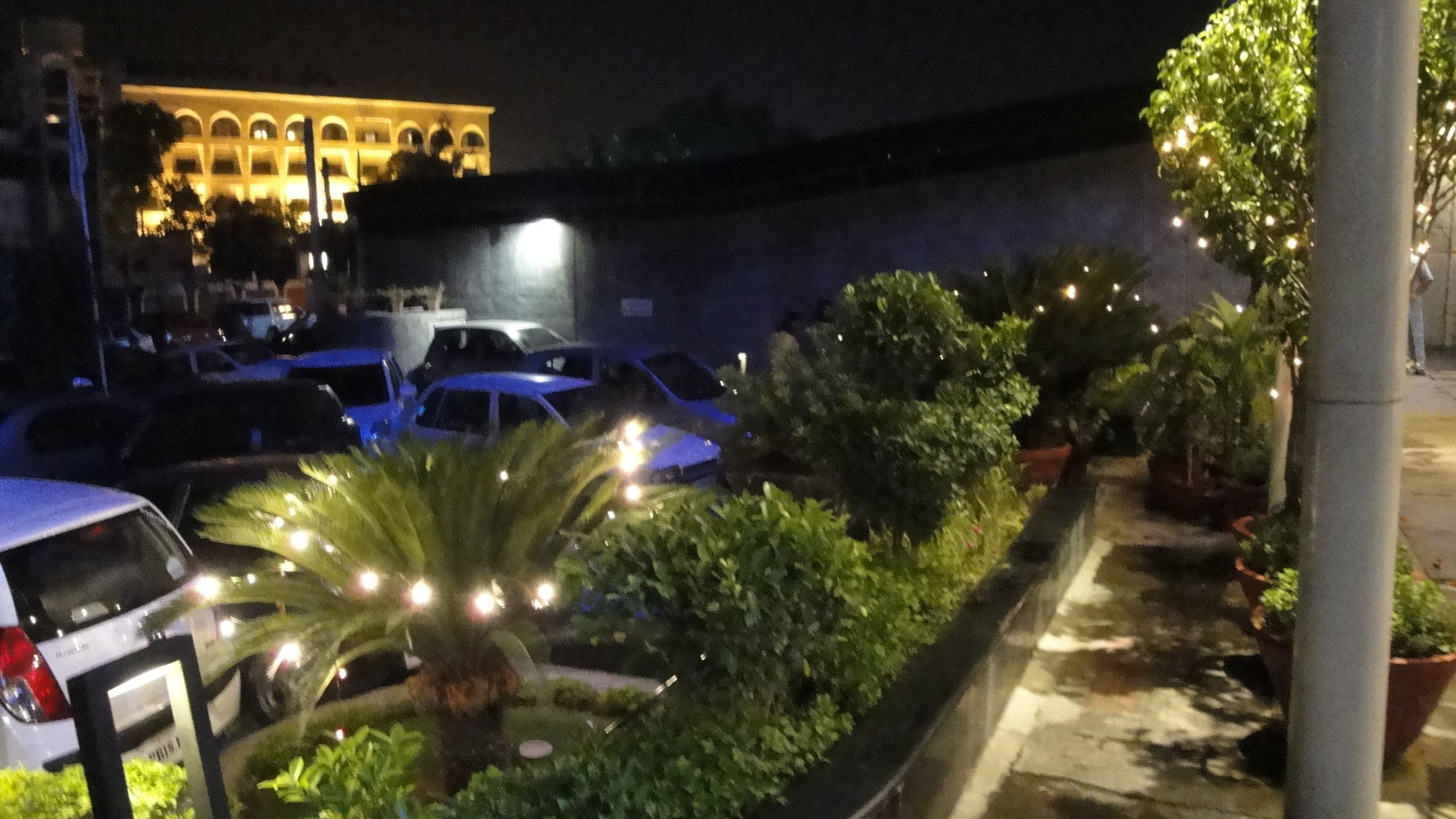 Фото The Maya Hotel