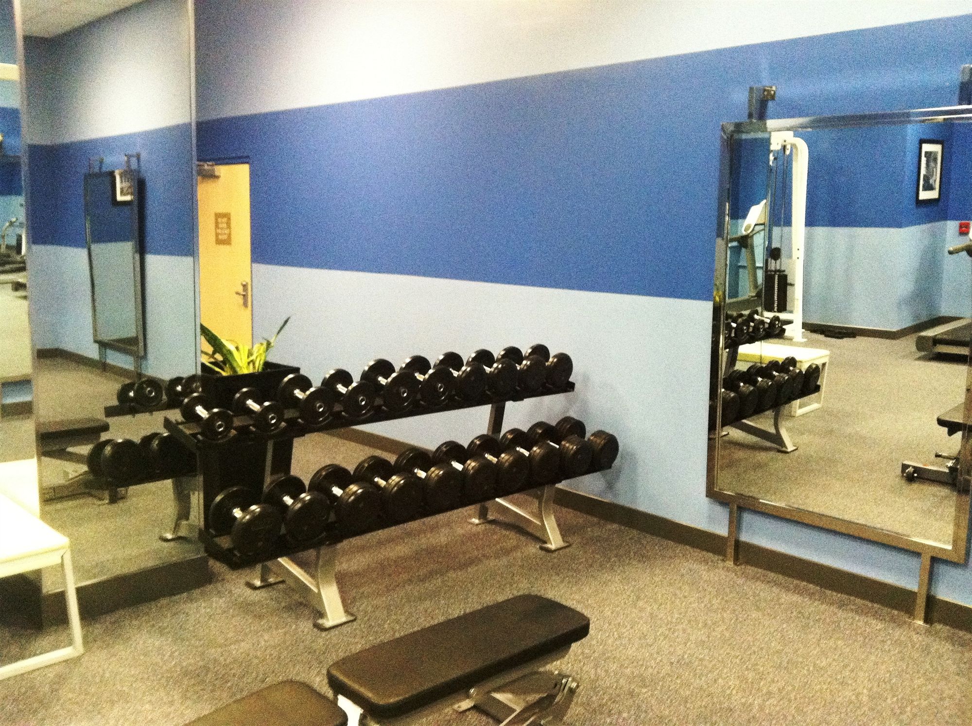 Фото Metro Points Hotel