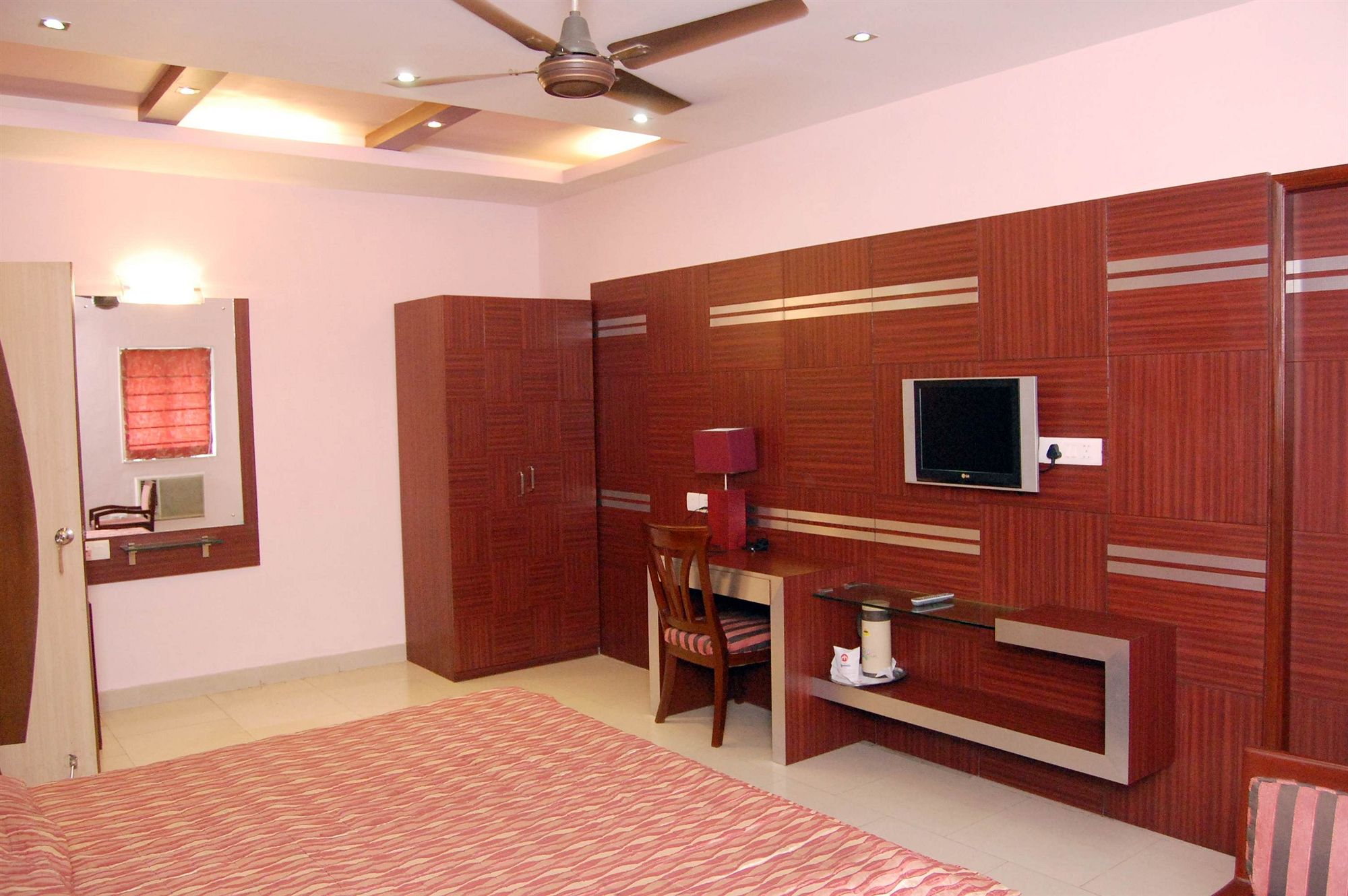 Фото Hotel Rushabh Home