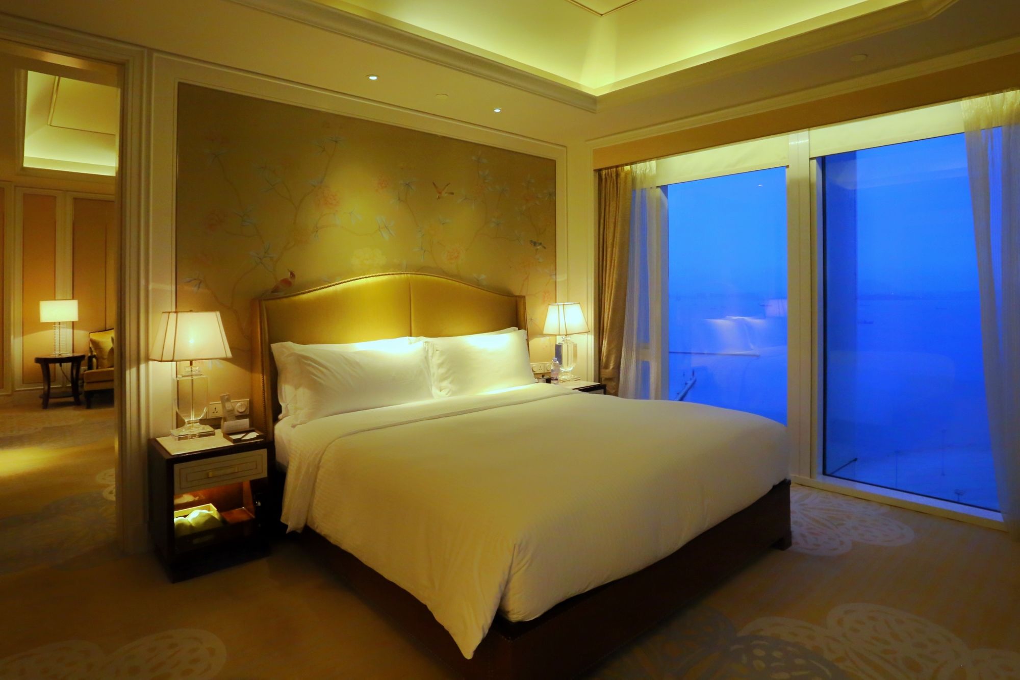 Фото Conrad Dalian