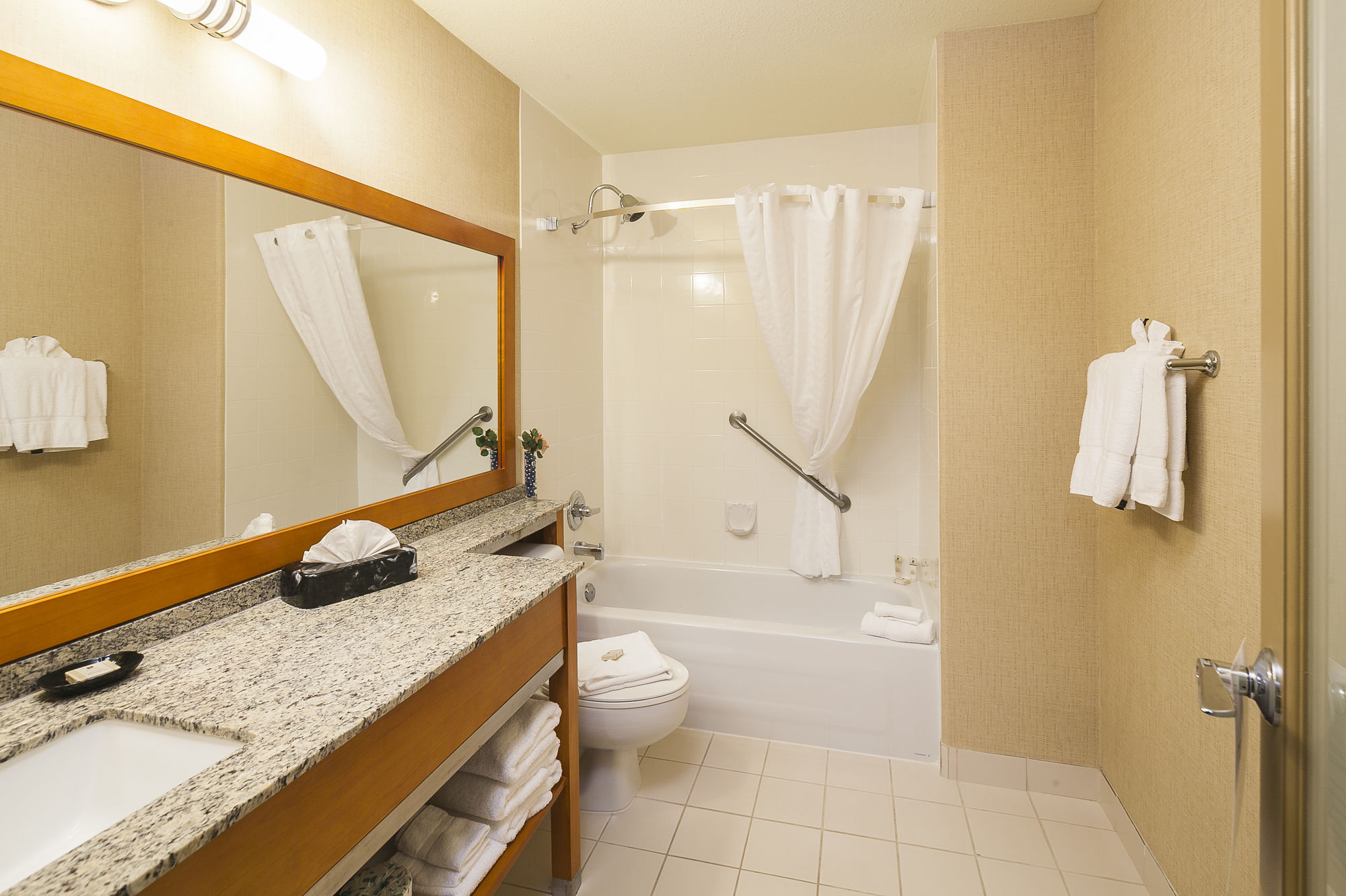 Фото Mountain Retreat Hotel