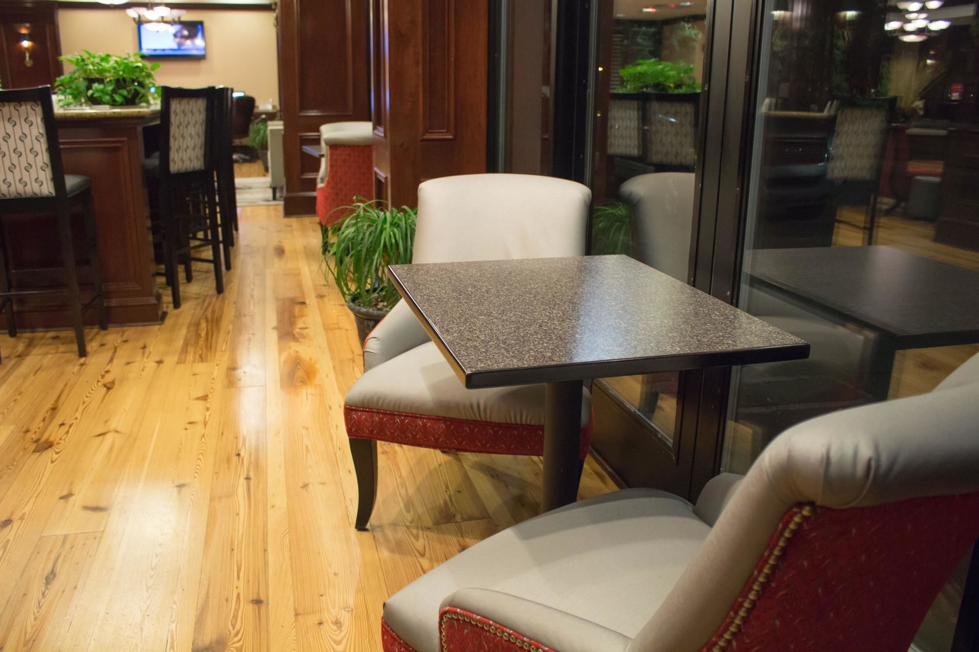 Фото Hampton Inn Savannah Historic District