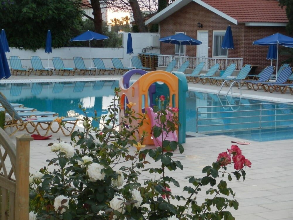 Фото Paleos Apartments