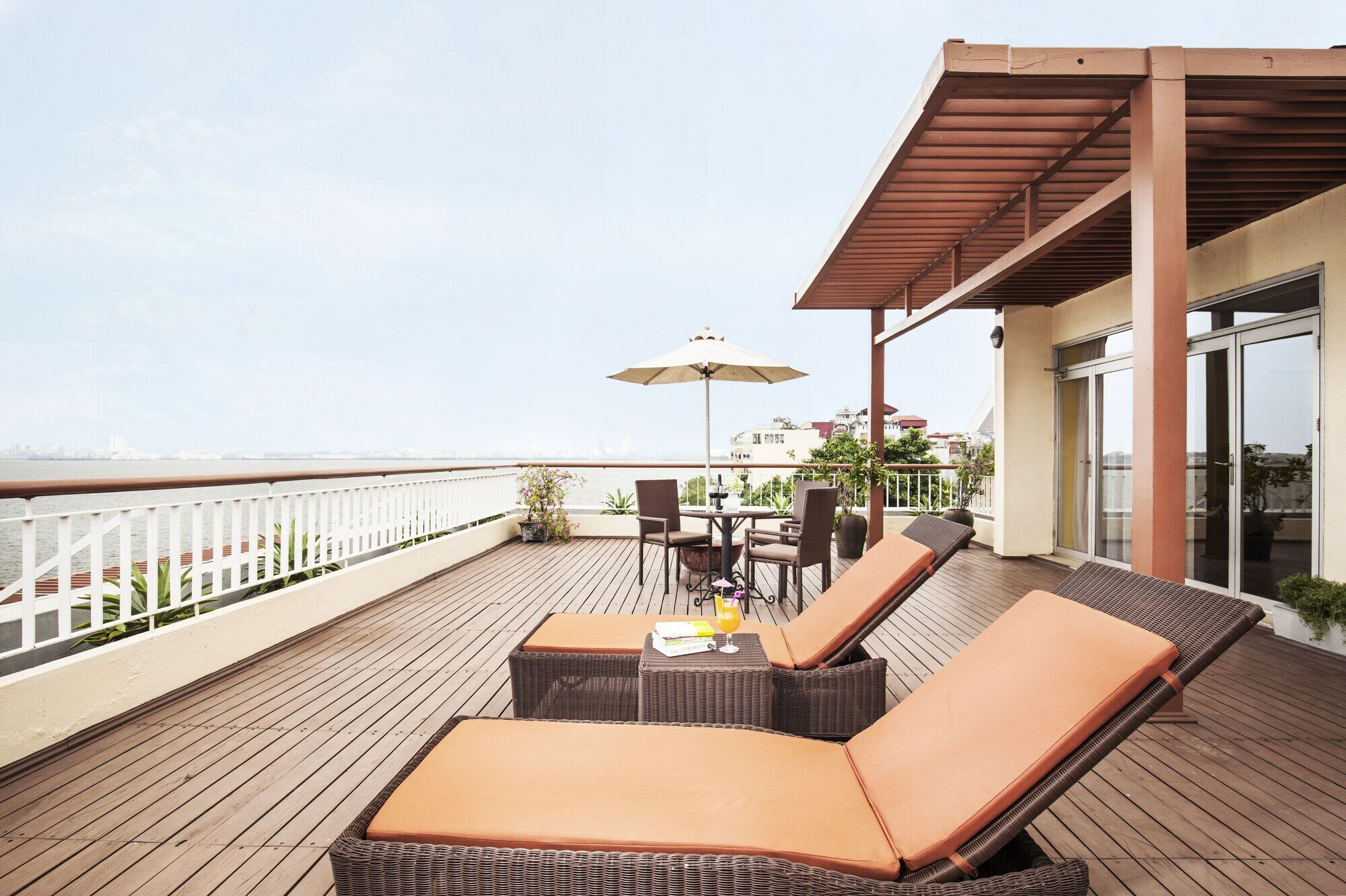 Фото Somerset West Lake Hanoi