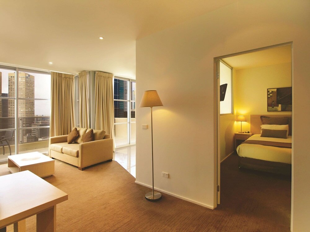 Фото Oaks Melbourne on Lonsdale Suites