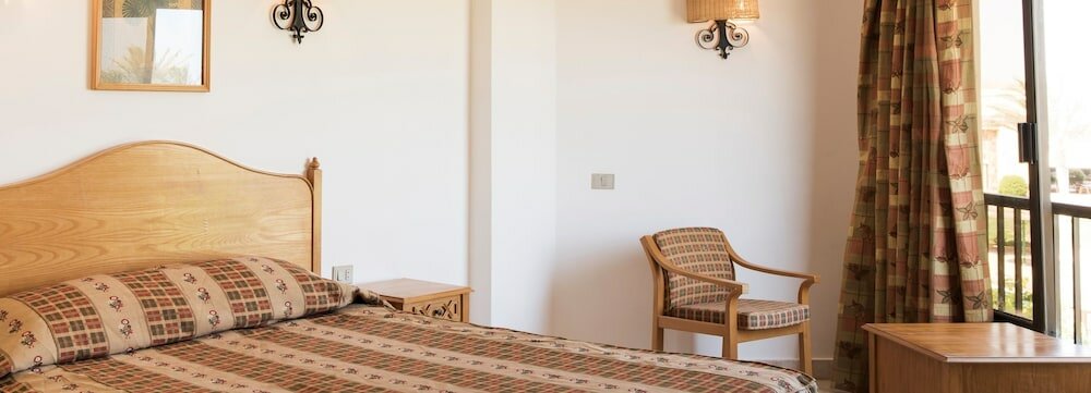 Фото Flamenco Beach and Resort