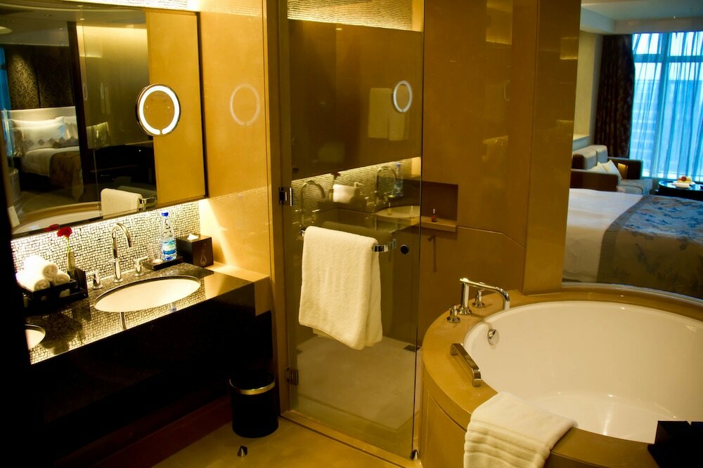 Фото Ningbo Nanyuan Universe Deluxe Hotel