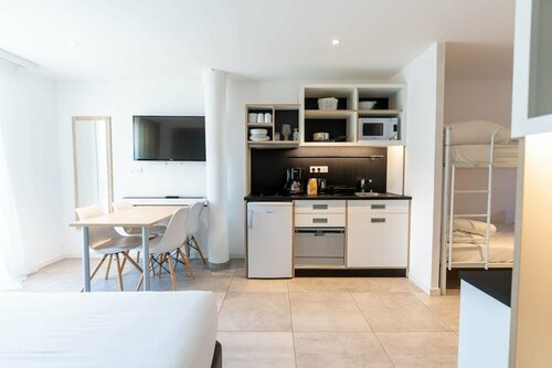 Гостиница Kyriad Residence Cabries Plan de Campagne