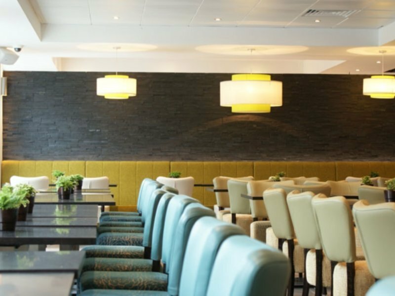 Фото Holiday Inn Express London - Stratford, an Ihg Hotel