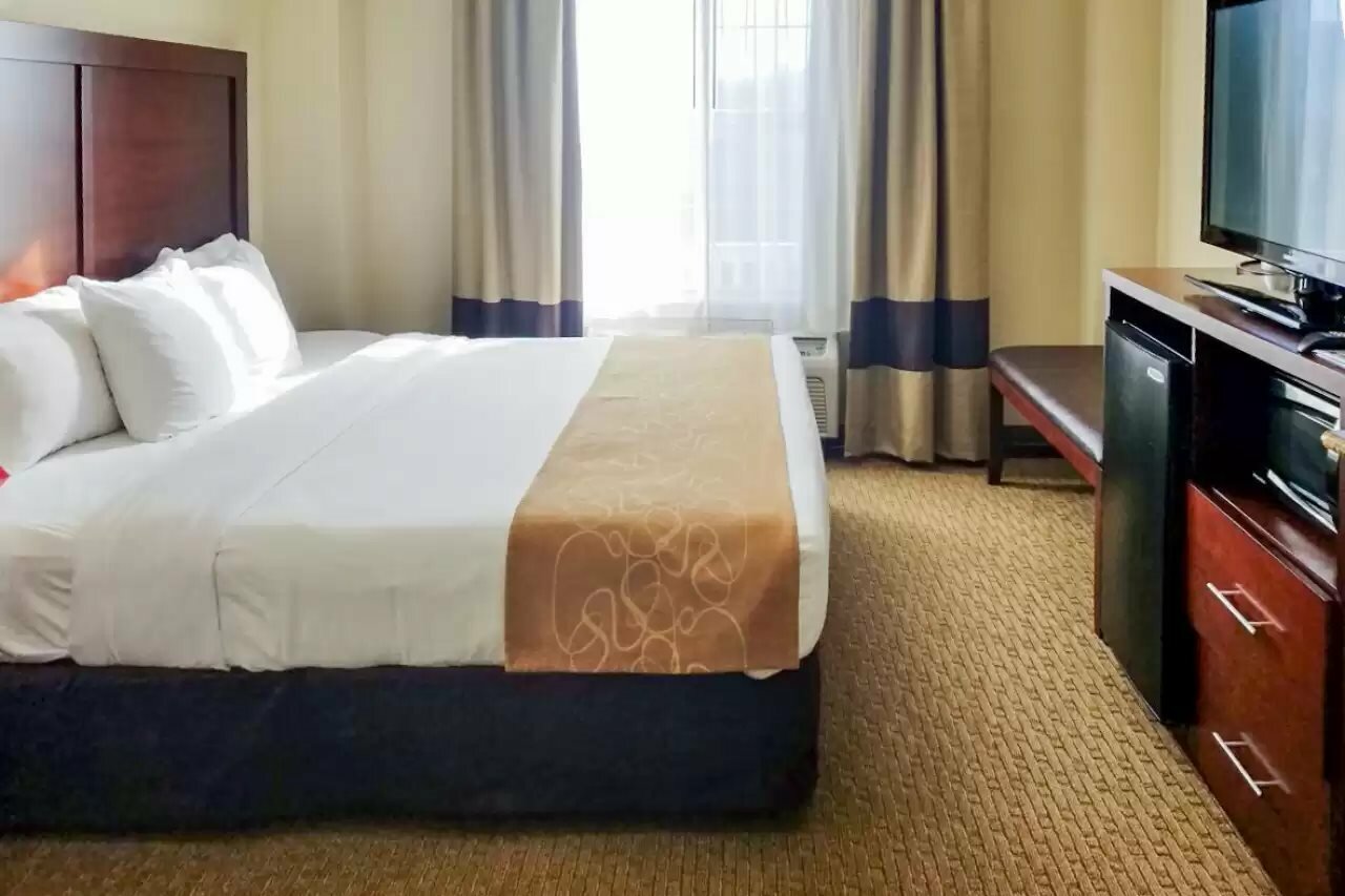 Фото Comfort Suites Las Colinas Center