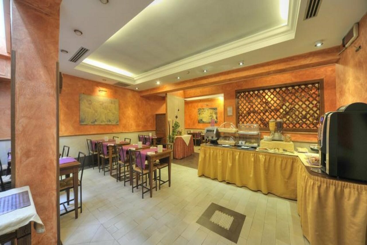 Фото Aurora Garden Hotel