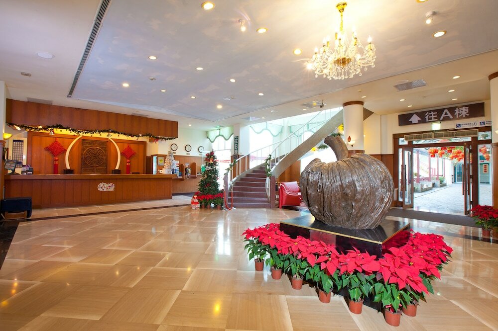 Фото Lakeside Resort Hotel