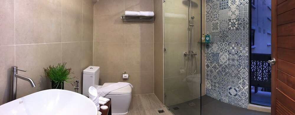 Фото The Pat Hotel