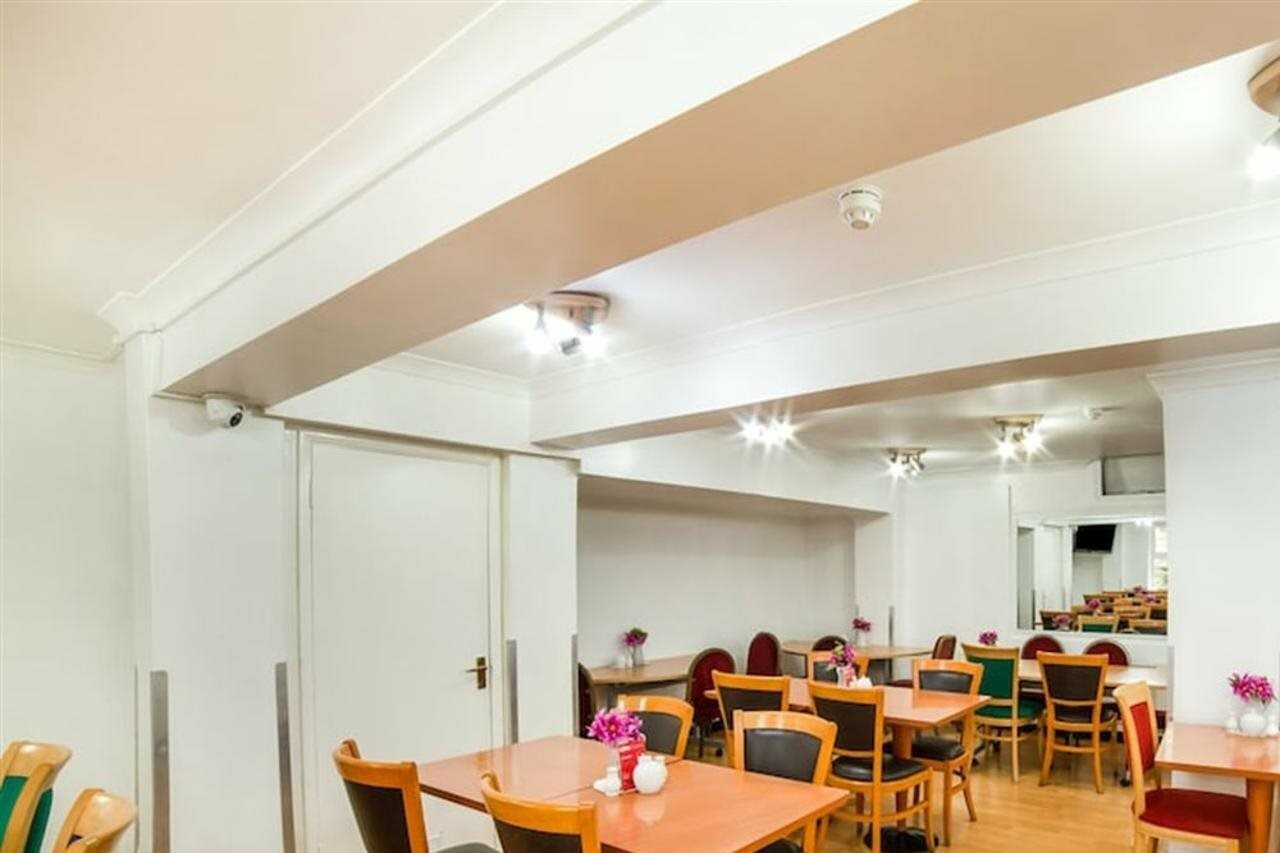 Фото Oyo Townhouse New England Victoria