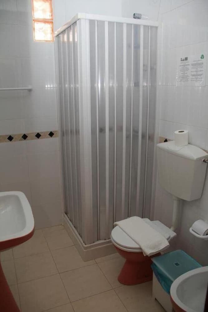 Фото E-Nove Lounge Hostel Caffe