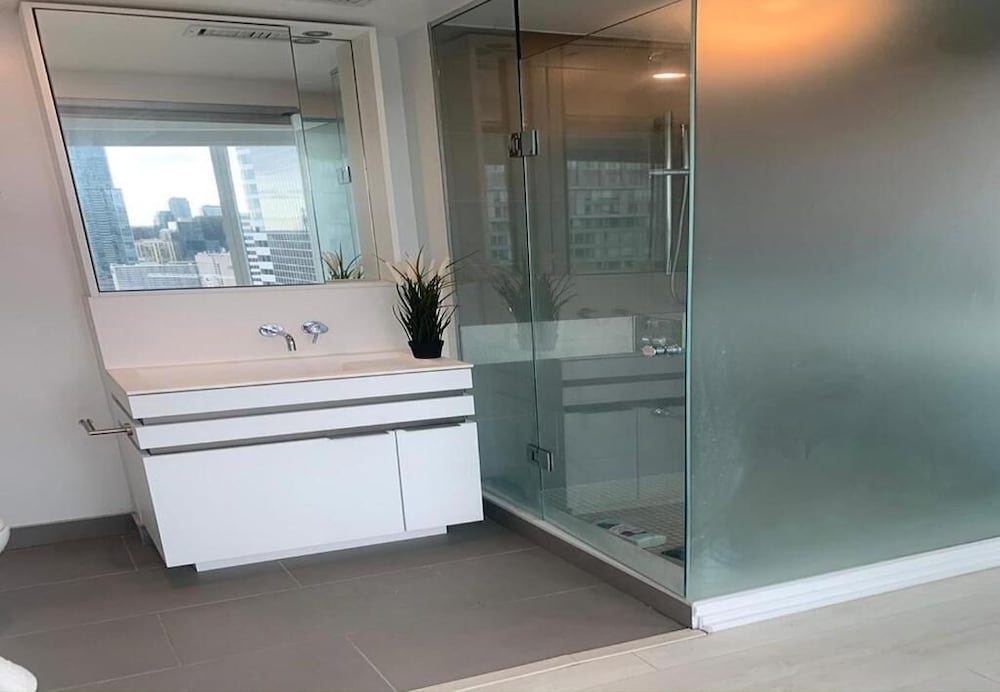 Фото Waterfront Yonge Apartments