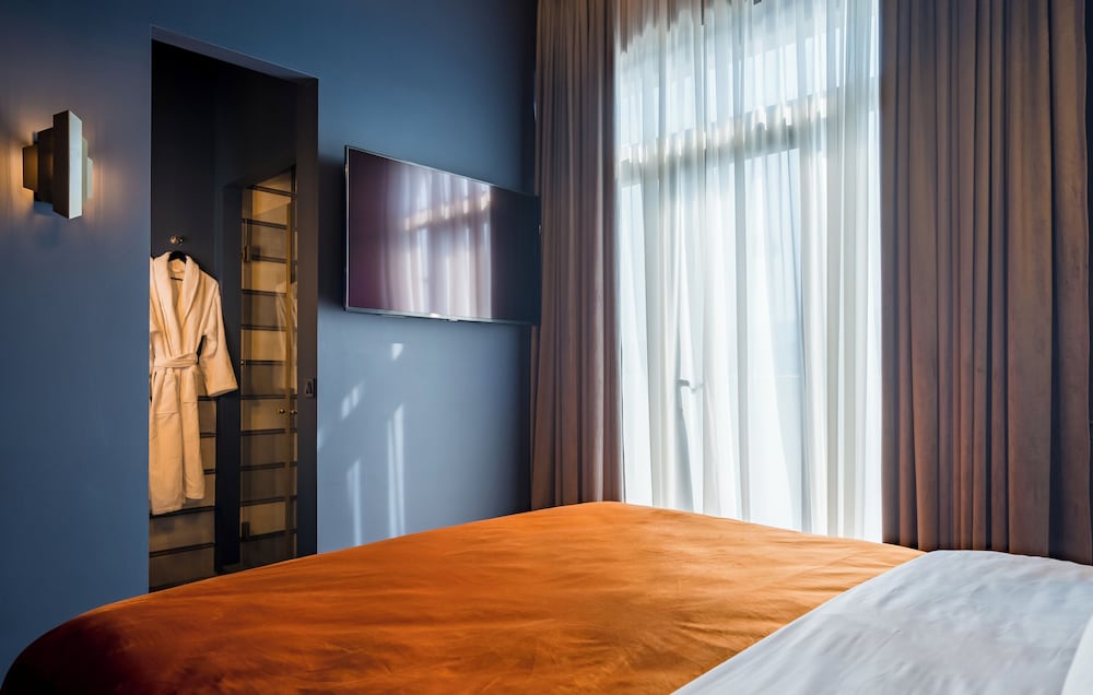 Фото Zorba & Bond hotel on the 8th