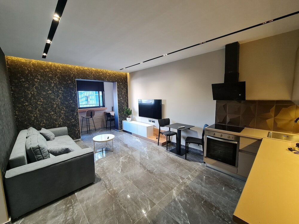 Фото La Mirage Suites & Apartments