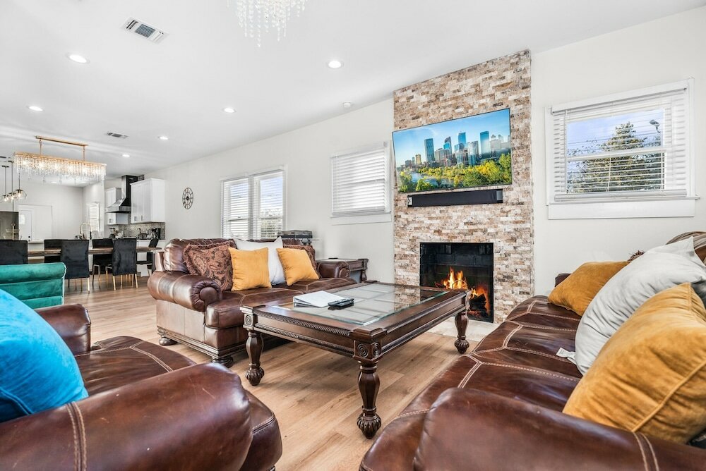 Фото Bold Bright 4br/3.5full Baths Near Riverwalk Dtown
