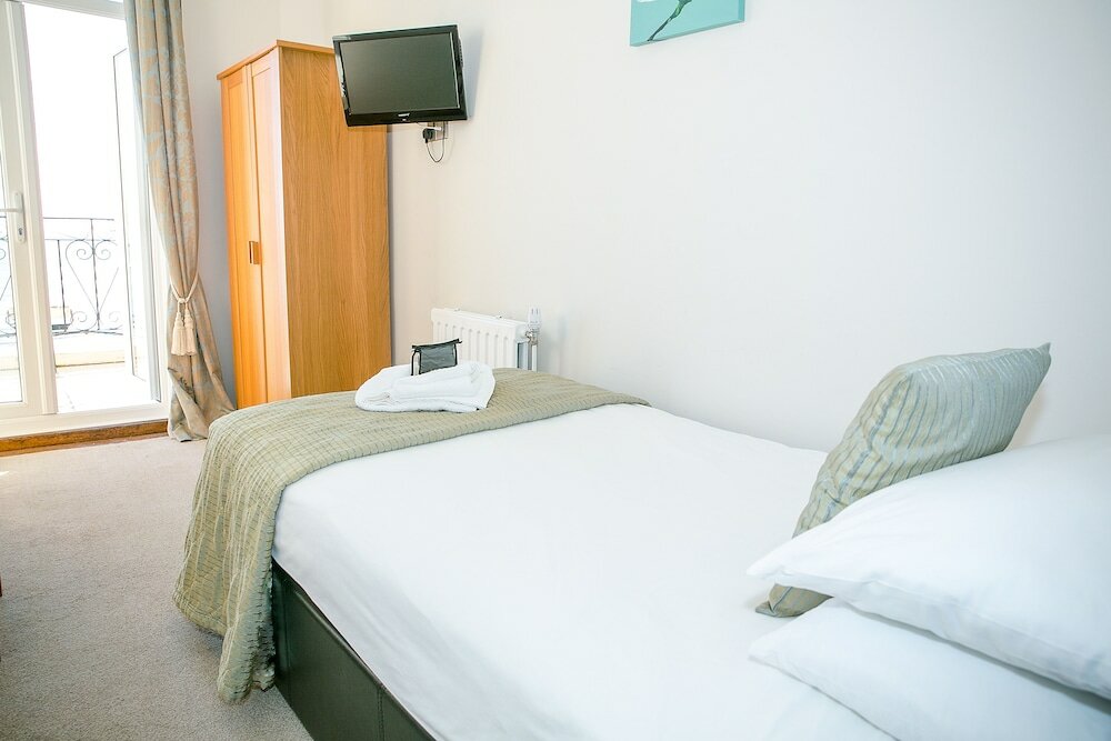 Фото The Cumberland Hotel