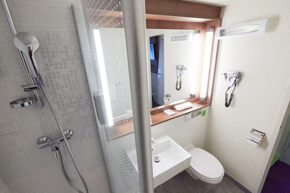 Фото Campanile Hotel Senlis