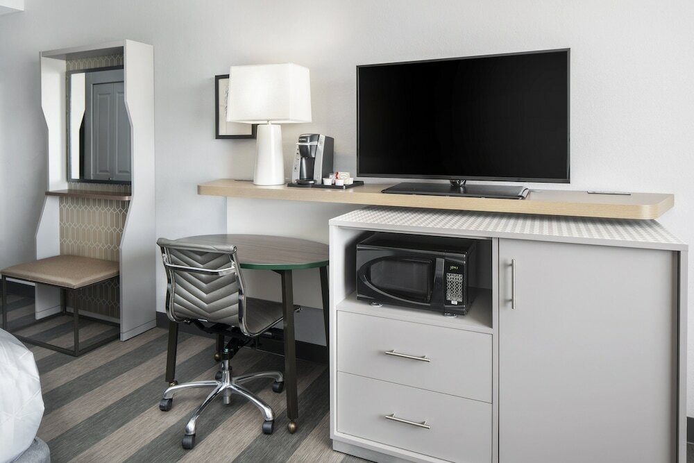 Фото Holiday Inn Odessa