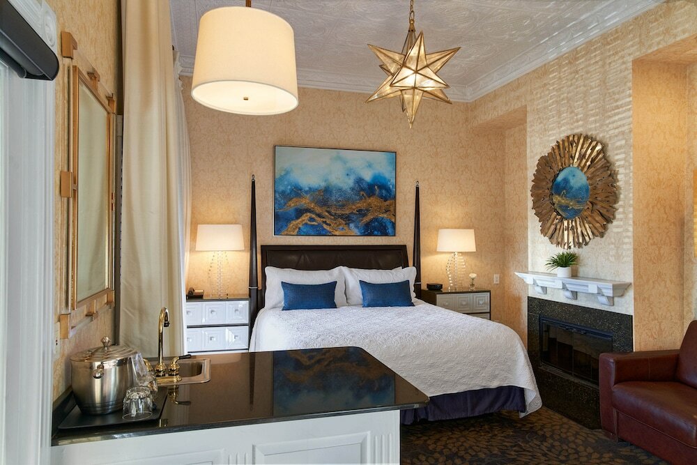 Фото Chateau Inn and Suites