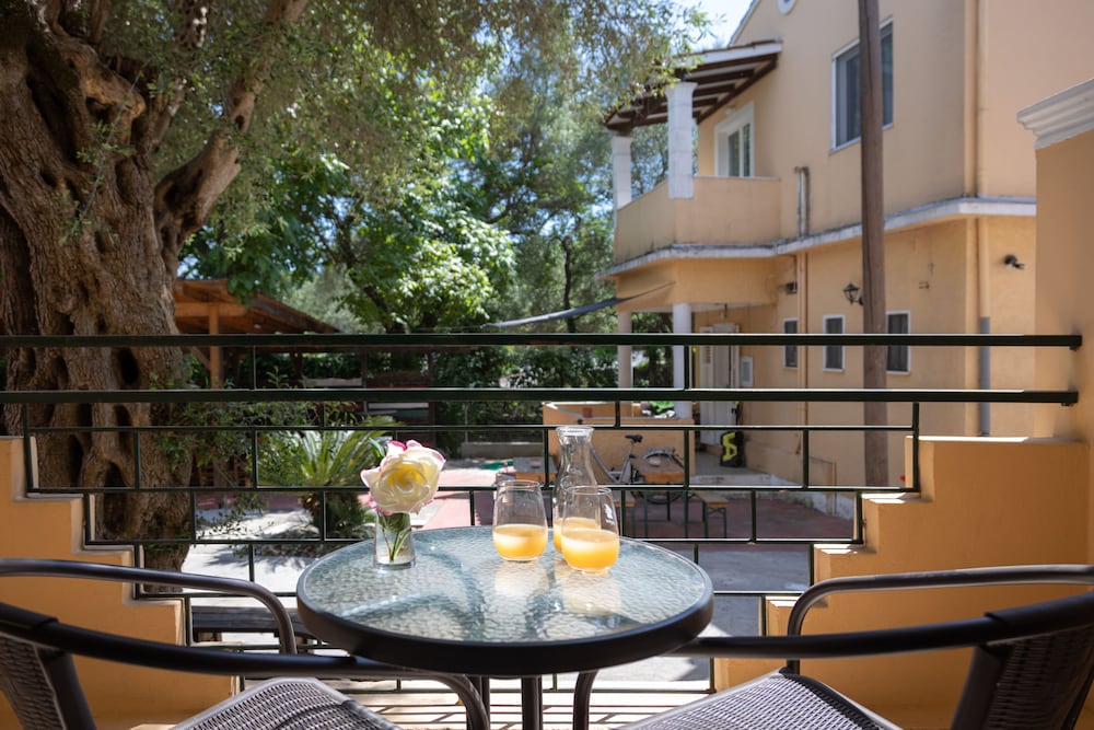 Фото Wilde Rose Hotel