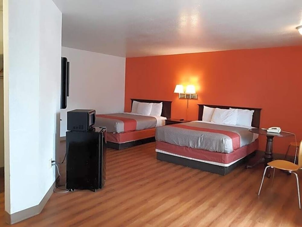 Фото Super 8 by Wyndham Dunnigan