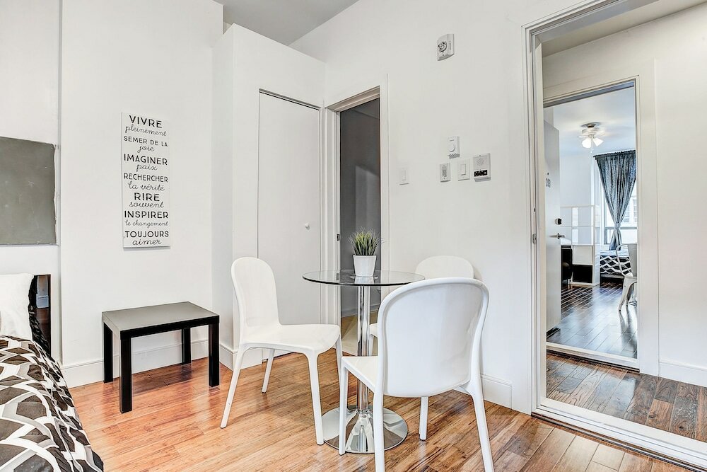Фото Destination Stays Montreal Downtown