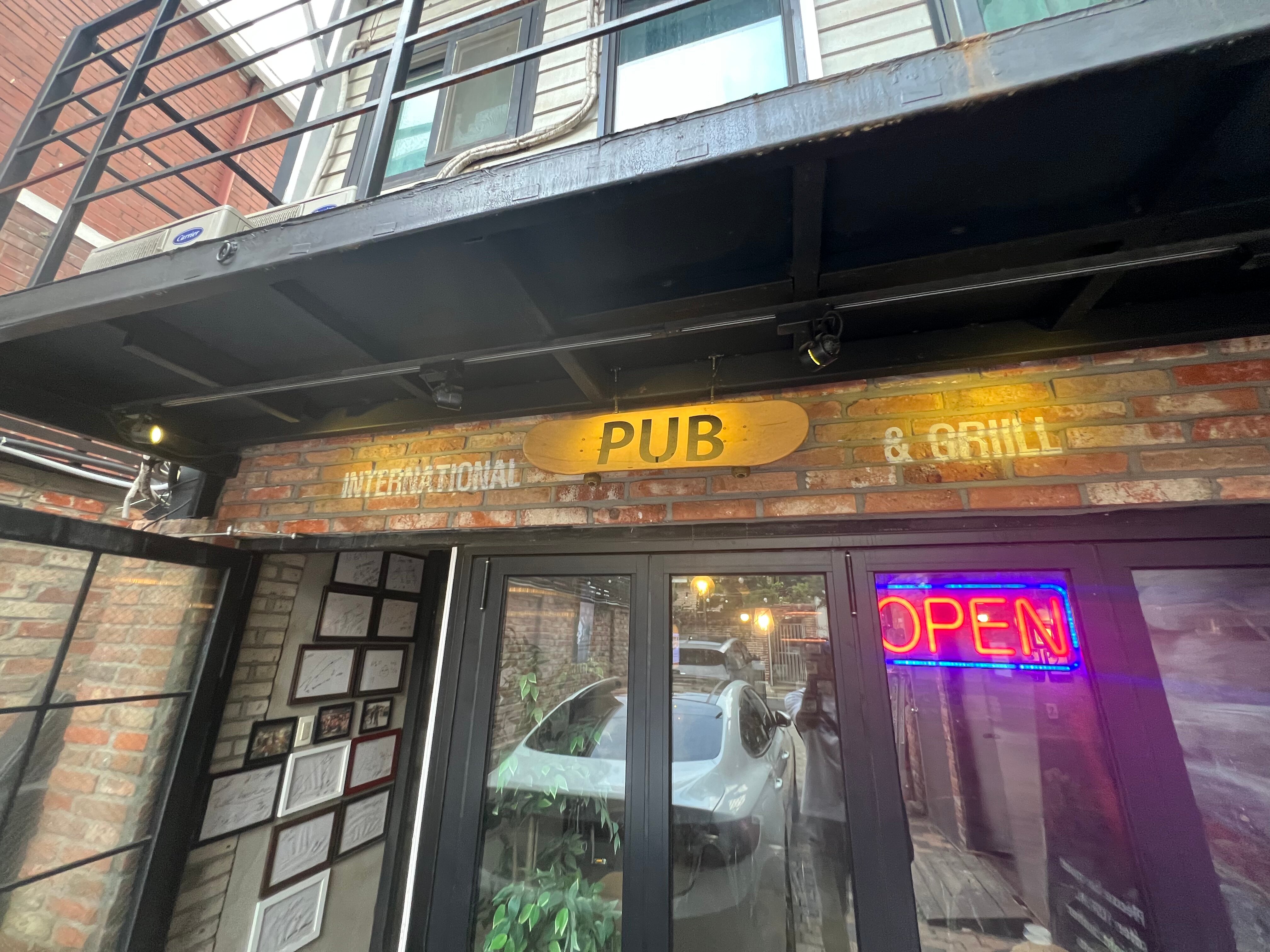 Фото Inno Hostel & Pub Lounge Hongdae