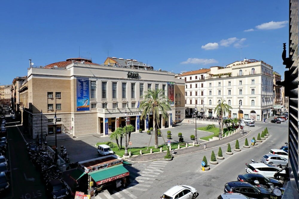 Фото отеля 1